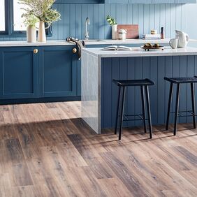 Kitchen, breakfast bar, stools, Blue, sink, flowers, LVT, Dark wood