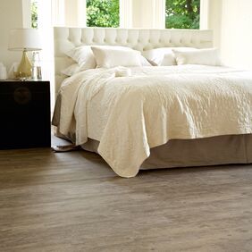 Bedroom, Kingsize bed, Side table, Smoked elm floor 